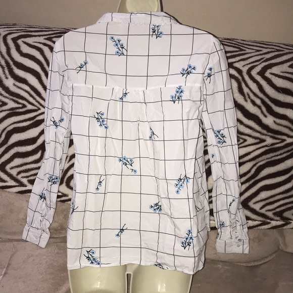 Zara Trafaluc collection size small button down shirt 💕 - Picture 2 of 3